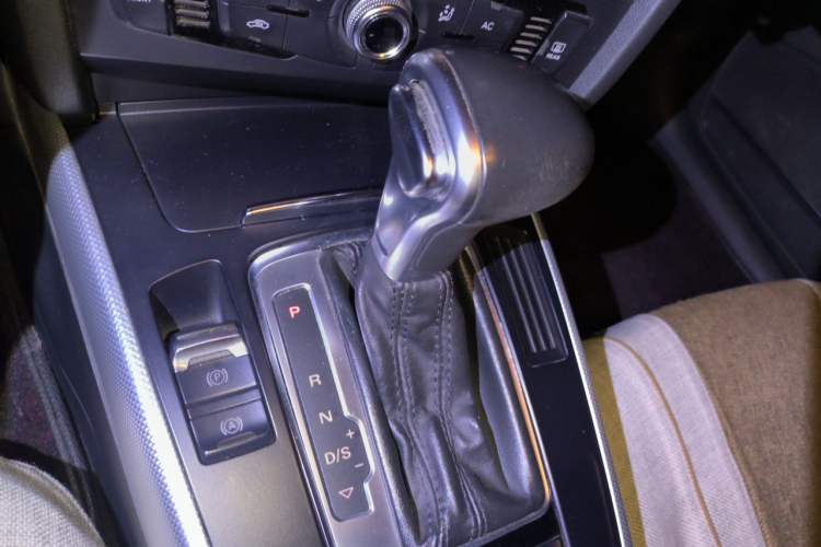 Used Audi A4L 2013 35 TFSI Automatic Standard Model Gear Lever