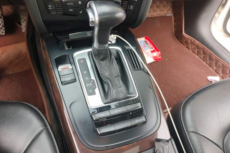 Used Audi A4L 2013 35 TFSI Automatic Standard Model Gear Lever