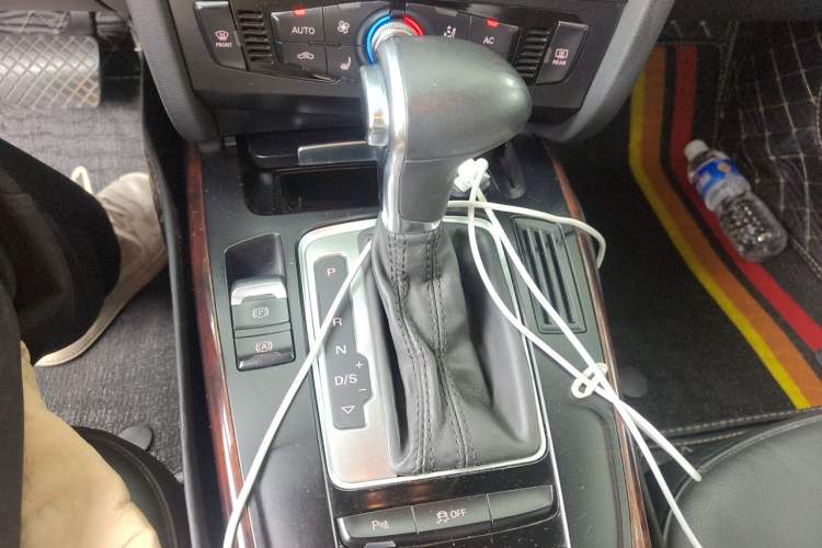 Used Audi A4L 2013 35 TFSI Automatic Comfort Model Gear Lever