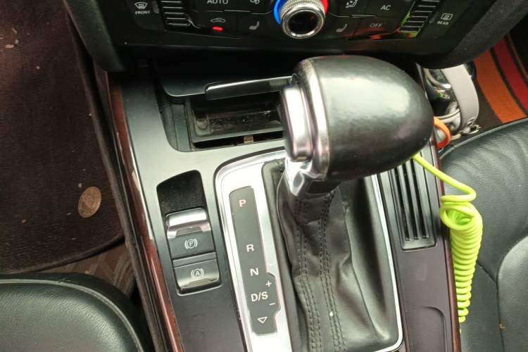 Used Audi A4L 2013 35 TFSI Automatic Comfort Model Gear Lever