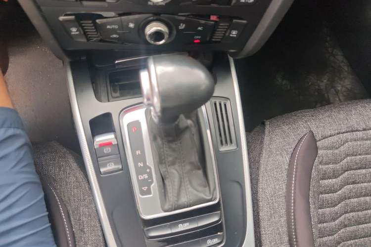 Used Audi A4L 2013 35 TFSI Automatic Standard Model Gear Lever