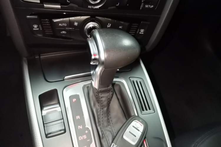Used Audi A4L 2013 35 TFSI Automatic Standard Model Gear Lever