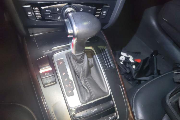 Used Audi A4L 2013 35 TFSI Automatic Comfort Model Gear Lever