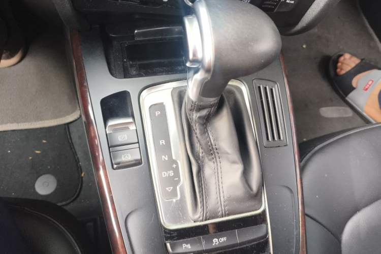 Used Audi A4L 2013 35 TFSI Automatic Comfort Model Gear Lever