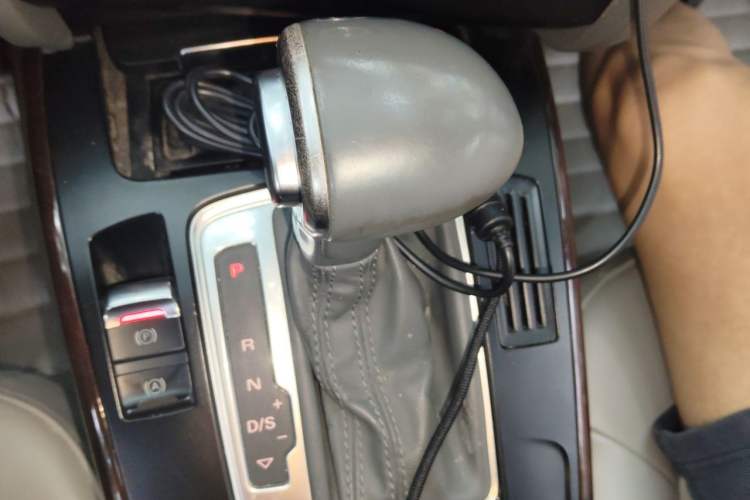 Used Audi A4L 2013 35 TFSI Automatic Comfort Model Gear Lever