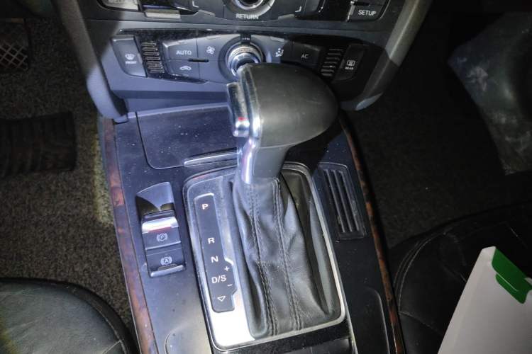 Used Audi A4L 2013 35 TFSI Automatic Standard Model Gear Lever