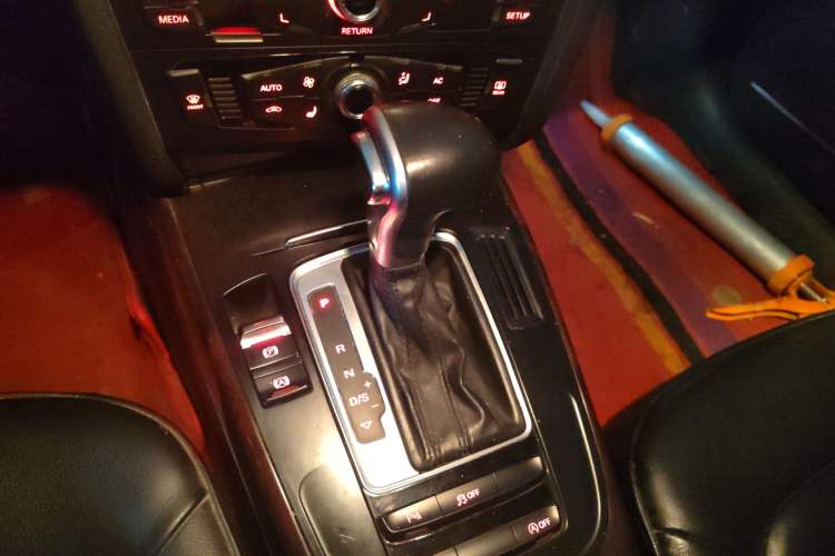 Used Audi A4L 2013 35 TFSI Automatic Standard Model Gear Lever