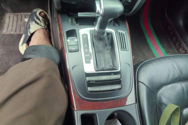 Used Audi A4L 2013 35 TFSI Automatic Comfort Model Gear Lever