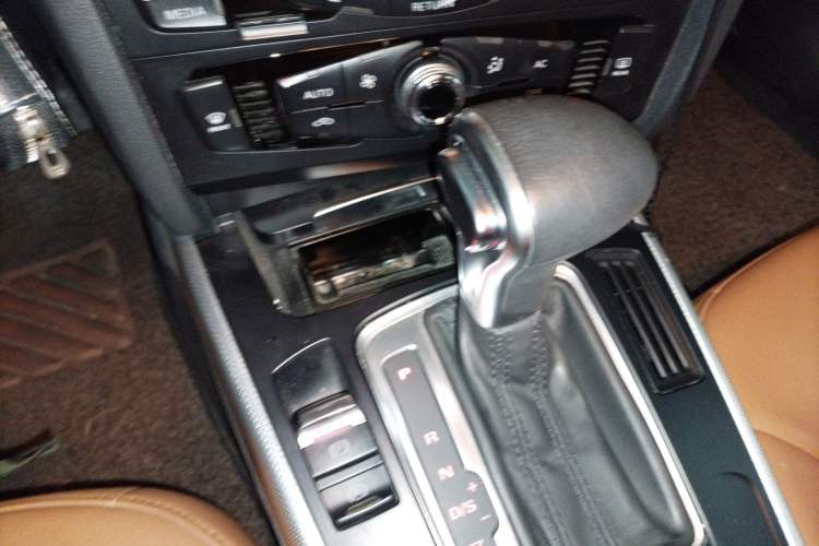 Used Audi A4L 2013 35 TFSI Automatic Standard Model Gear Lever