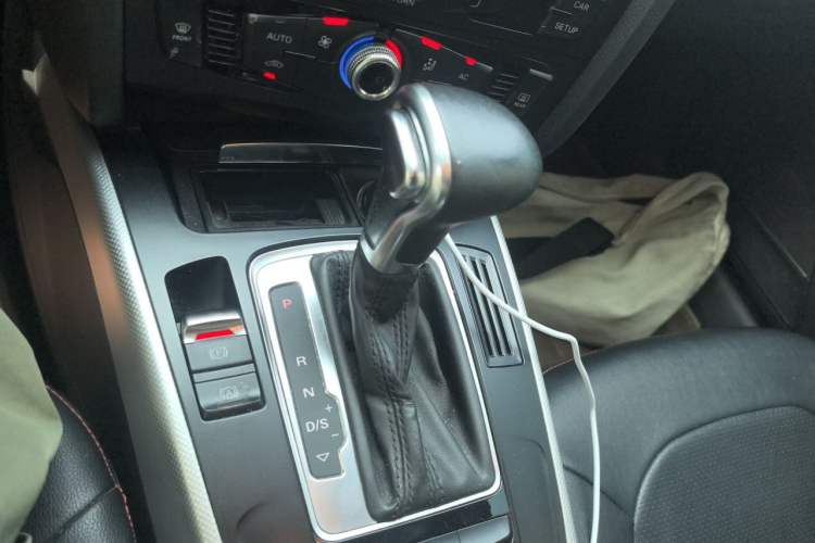 Used Audi A4L 2013 35 TFSI Automatic Standard Model Gear Lever