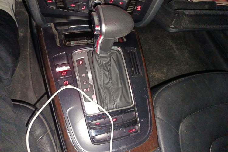 Used Audi A4L 2013 35 TFSI Automatic Comfort Model Gear Lever