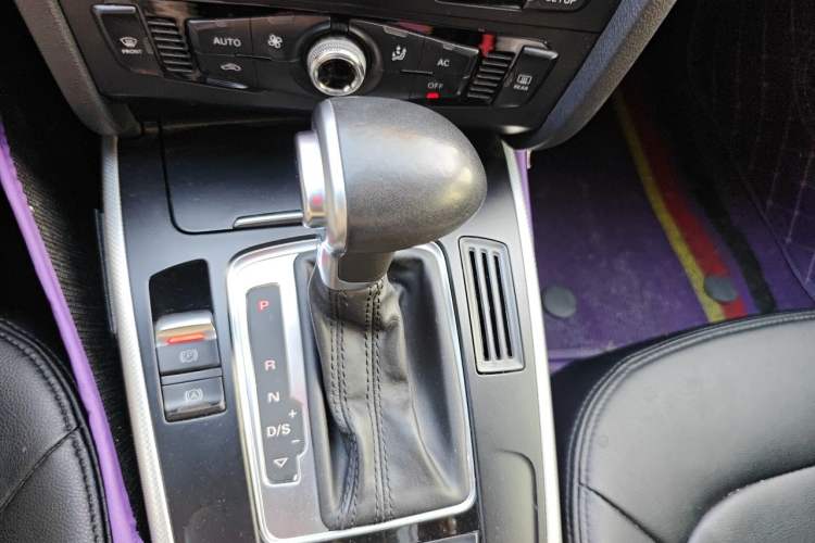 Used Audi A4L 2013 35 TFSI Automatic Standard Model Gear Lever
