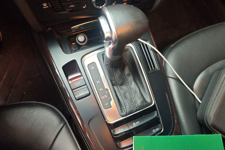 Used Audi A4L 2013 35 TFSI Automatic Comfort Model Gear Lever
