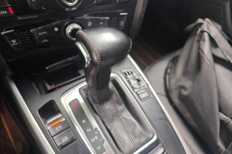 Used Audi A4L 2013 35 TFSI Automatic Standard Model Gear Lever