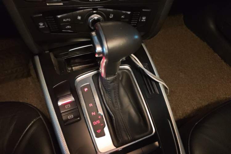 Used Audi A4L 2013 35 TFSI Automatic Comfort Model Gear Lever