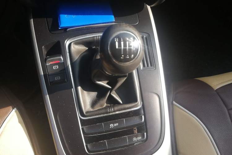 Used Audi A4L 2013 30 TFSI Manual Comfort Model Gear Lever