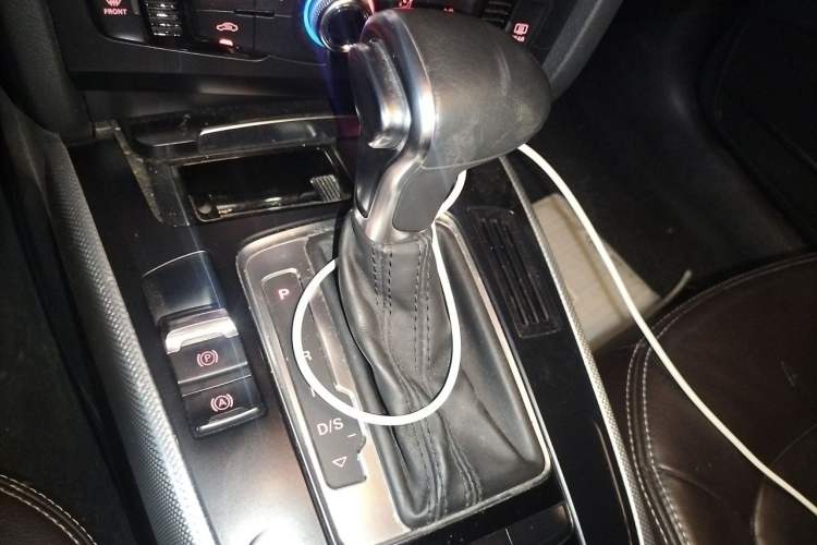Used Audi A4L 2013 35 TFSI Automatic Standard Model Gear Lever