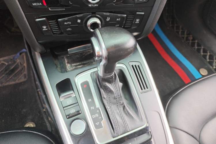 Used Audi A4L 2013 35 TFSI Automatic Standard Model Gear Lever