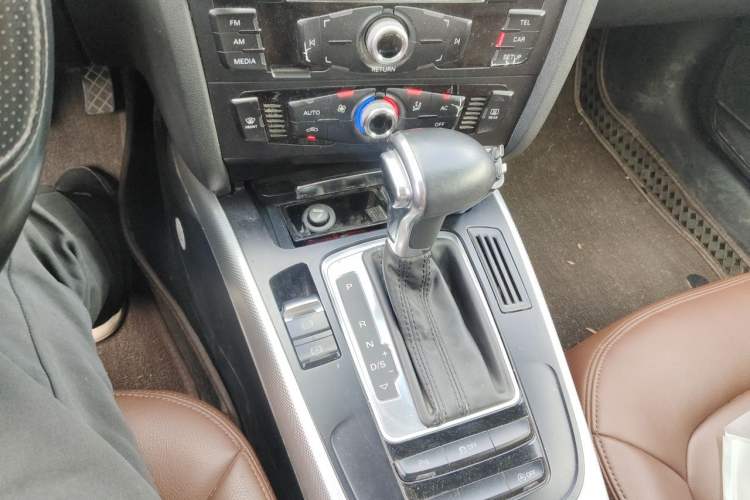 Used Audi A4L 2013 35 TFSI Automatic Standard Model Gear Lever
