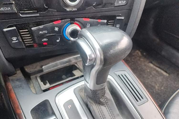 Used Audi A4L 2013 35 TFSI Automatic Comfort Model Gear Lever