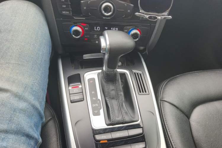 Used Audi A4L 2013 35 TFSI Automatic Standard Model Gear Lever