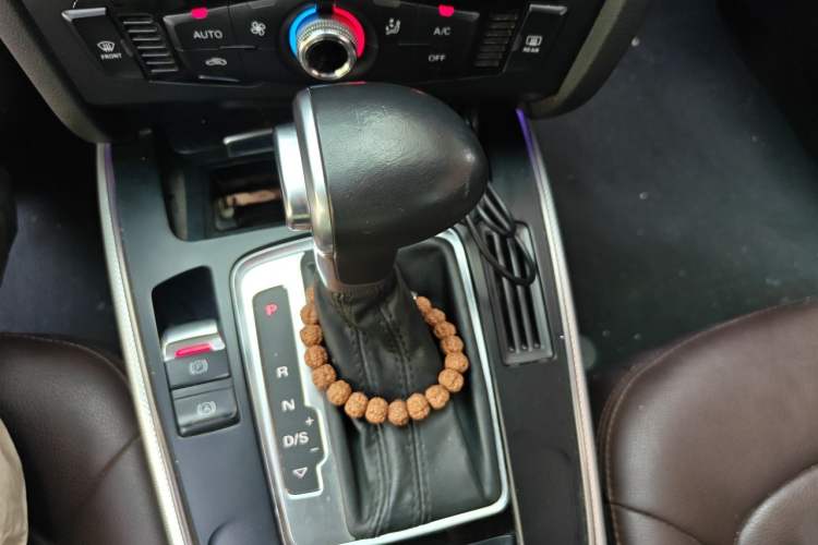 Used Audi A4L 2013 30 TFSI Automatic Comfort Model Gear Lever