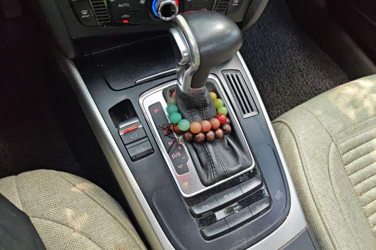 Used Audi A4L 2013 35 TFSI Automatic Standard Model Gear Lever