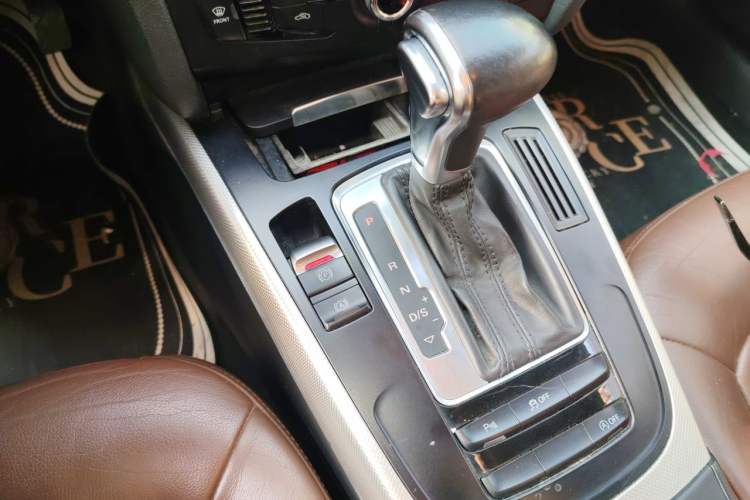 Used Audi A4L 2013 35 TFSI Automatic Standard Model Gear Lever
