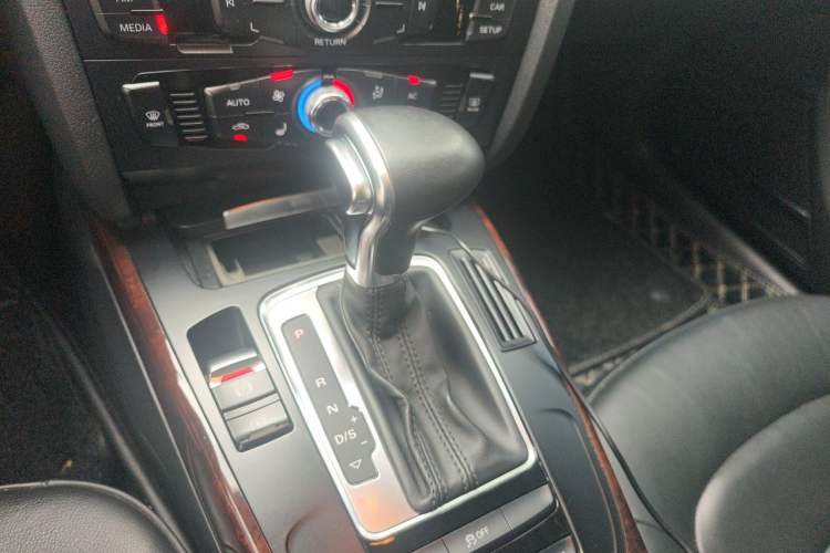 Used Audi A4L 2013 35 TFSI Automatic Comfort Model Gear Lever