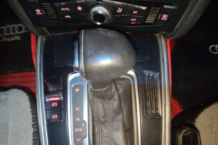 Used Audi A4L 2013 35 TFSI Automatic Standard Model Gear Lever