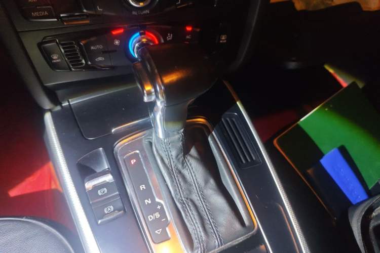 Used Audi A4L 2013 35 TFSI Automatic Standard Model Gear Lever