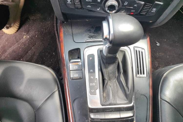 Used Audi A4L 2013 35 TFSI Automatic Comfort Model Gear Lever