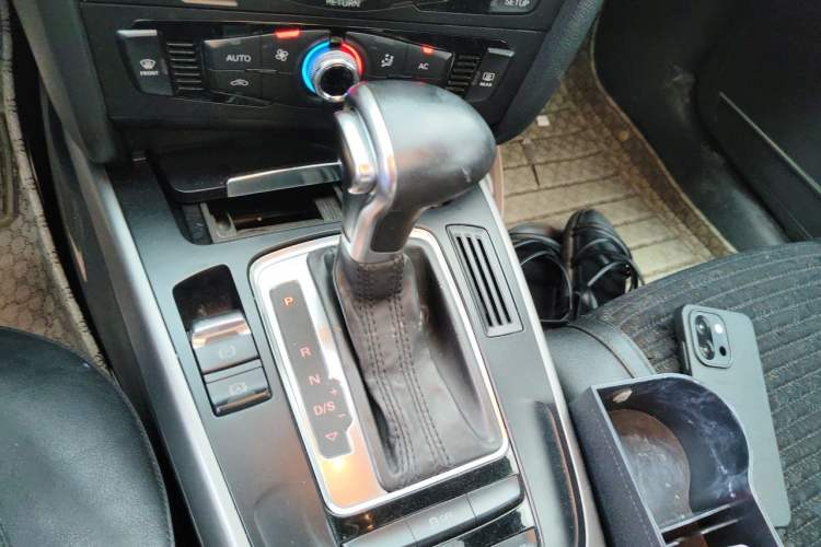 Used Audi A4L 2013 30 TFSI Automatic Comfort Model Gear Lever