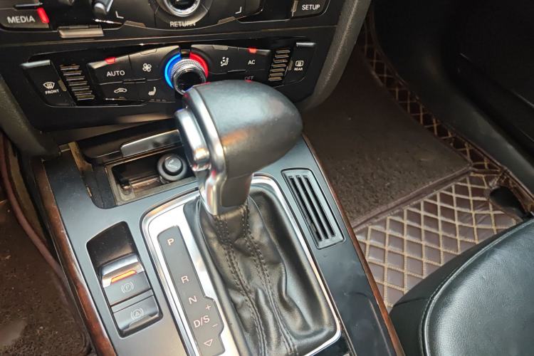 Used Audi A4L 2013 35 TFSI Automatic Comfort Model Gear Lever