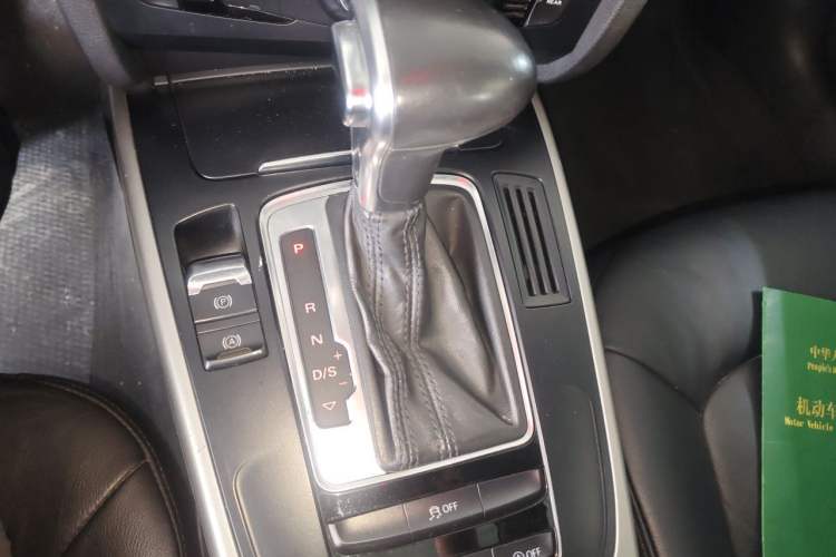 Used Audi A4L 2013 30 TFSI Automatic Comfort Model Gear Lever
