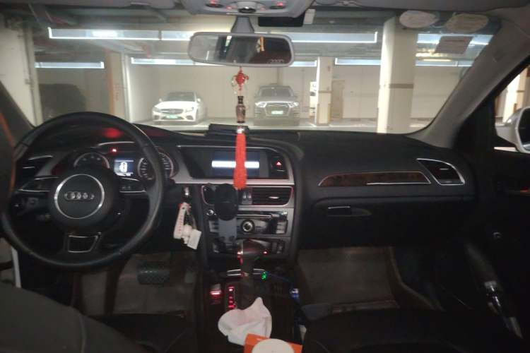 Used Audi A4L 2013 35 TFSI Automatic Comfort Model Headliner
