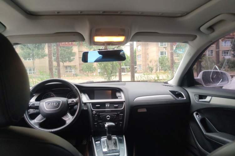 Used Audi A4L 2013 30 TFSI Automatic Comfort Model Headliner