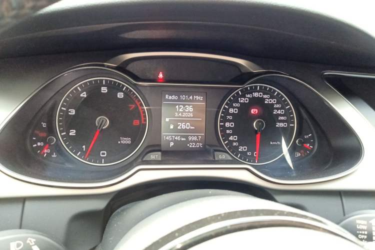 Used Audi A4L 2013 35 TFSI Automatic Comfort Model Instrument Cluster