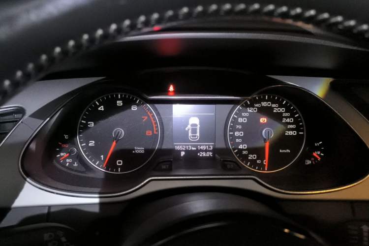 Used Audi A4L 2013 35 TFSI Automatic Comfort Model Instrument Cluster