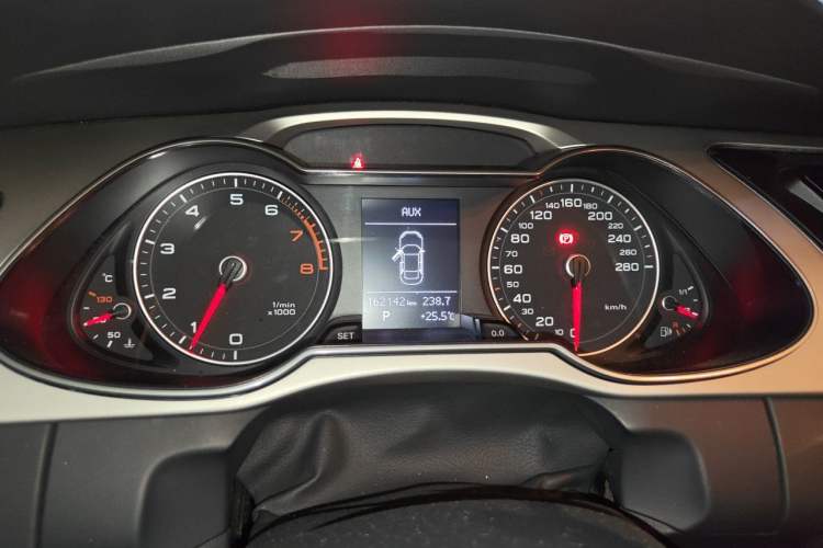 Used Audi A4L 2013 35 TFSI Automatic Comfort Model Instrument Cluster