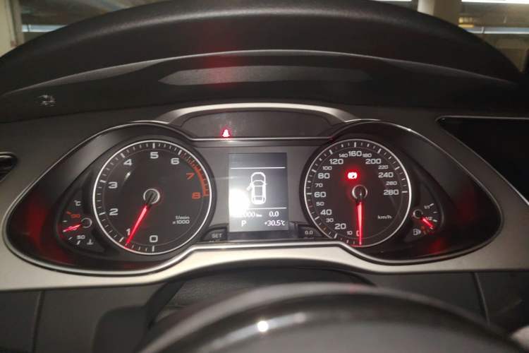 Used Audi A4L 2013 35 TFSI Automatic Comfort Model Instrument Cluster