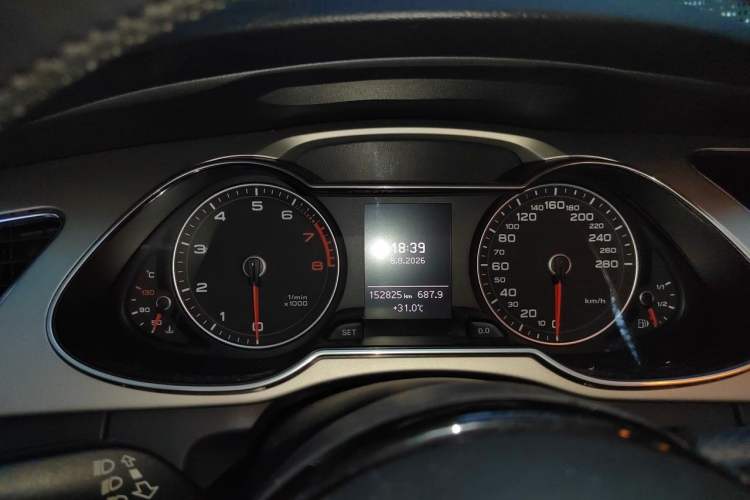 Used Audi A4L 2013 35 TFSI Automatic Comfort Model Instrument Cluster