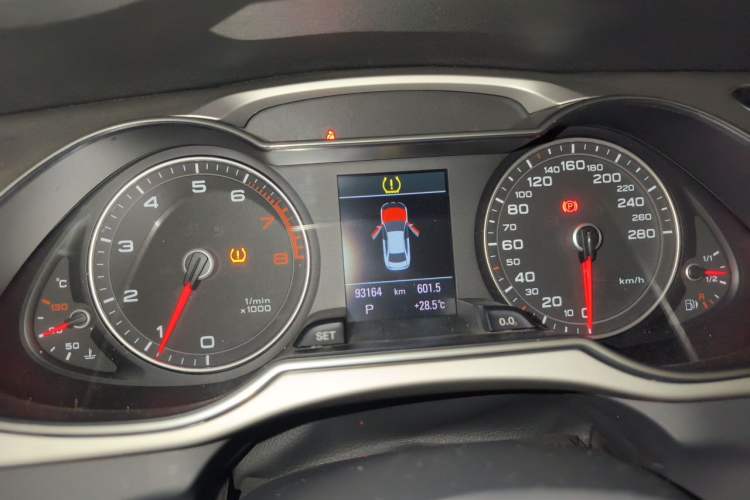 Used Audi A4L 2013 35 TFSI Automatic Luxury Model Instrument Cluster