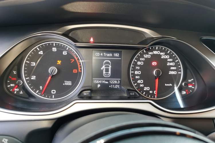 Used Audi A4L 2013 35 TFSI Automatic Comfort Model Instrument Cluster