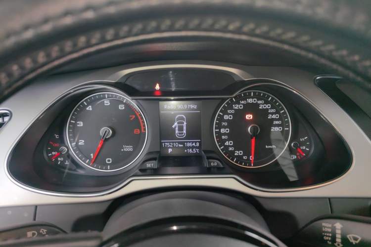 Used Audi A4L 2013 35 TFSI Automatic Comfort Model Instrument Cluster