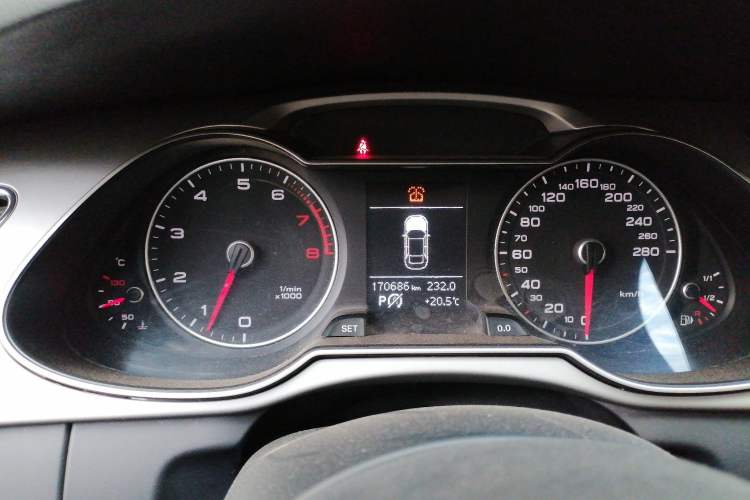Used Audi A4L 2013 35 TFSI Automatic Comfort Model Instrument Cluster