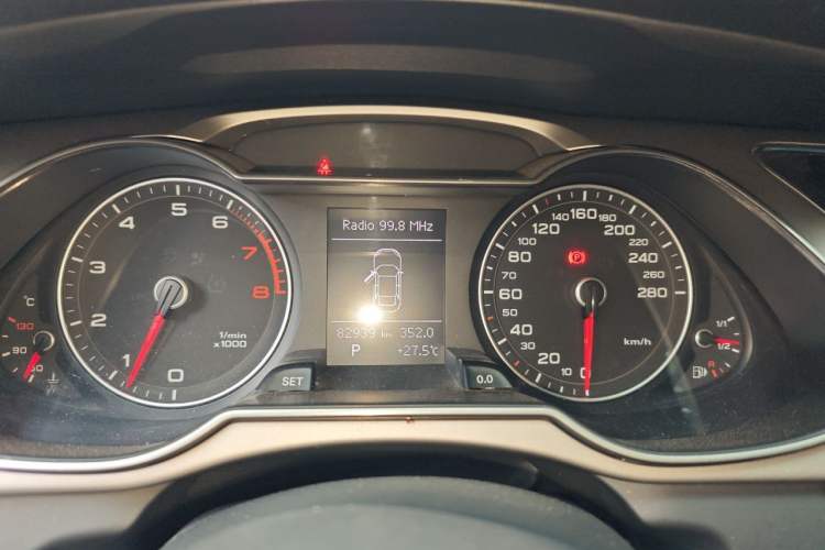 Used Audi A4L 2013 35 TFSI Automatic Comfort Model Instrument Cluster