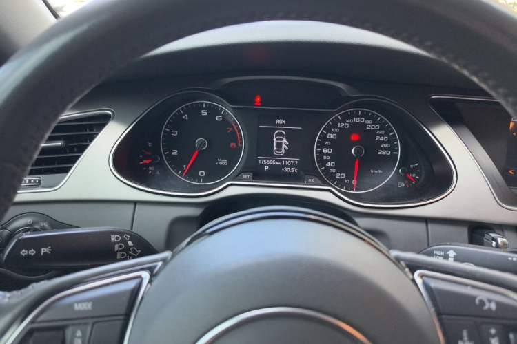 Used Audi A4L 2013 35 TFSI Automatic Comfort Model Instrument Cluster