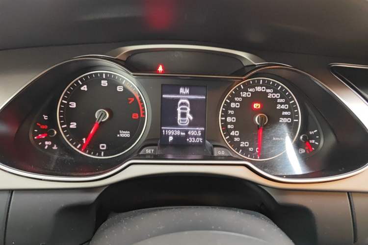 Used Audi A4L 2013 35 TFSI Automatic Comfort Model Instrument Cluster