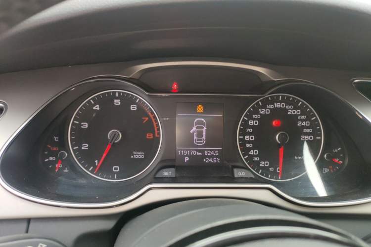 Used Audi A4L 2013 35 TFSI Automatic Comfort Model Instrument Cluster